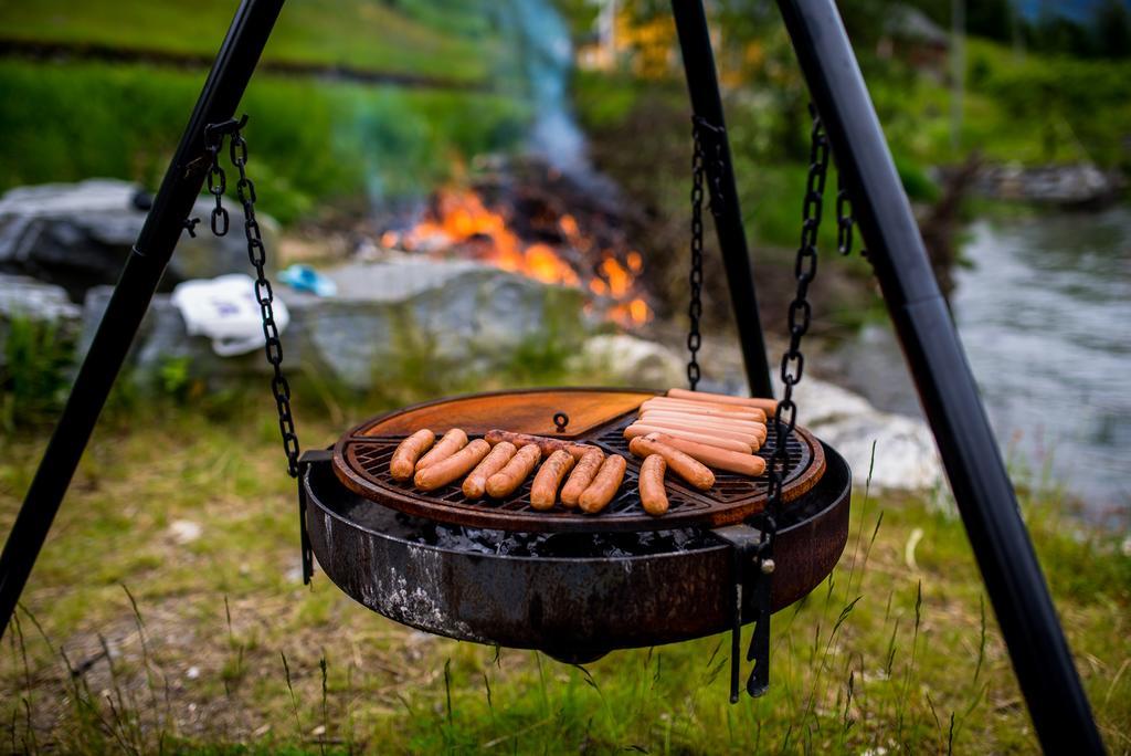 Nesset Fjordcamping * Olden