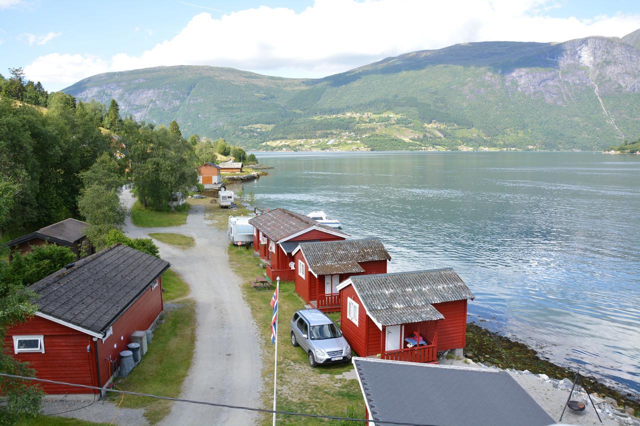 Nesset Fjordcamping * Olden