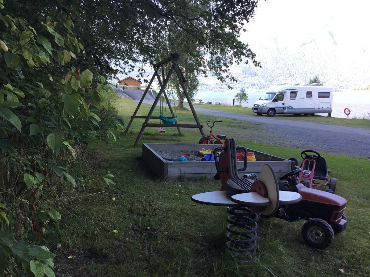 Nesset Fjordcamping * Olden